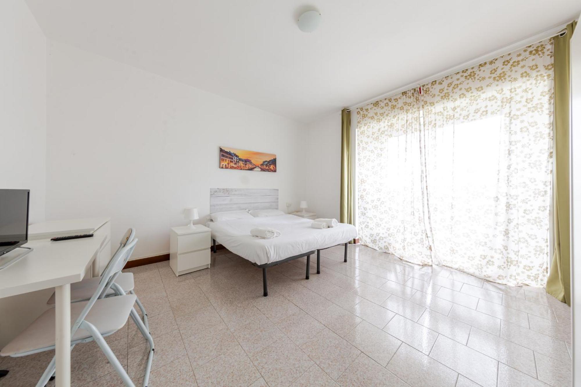 Guesthost - Bonola M1 Bright & Functional Flat, Milan